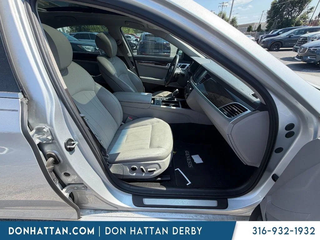 Used 2017 Silver Genesis 3.8 image 9