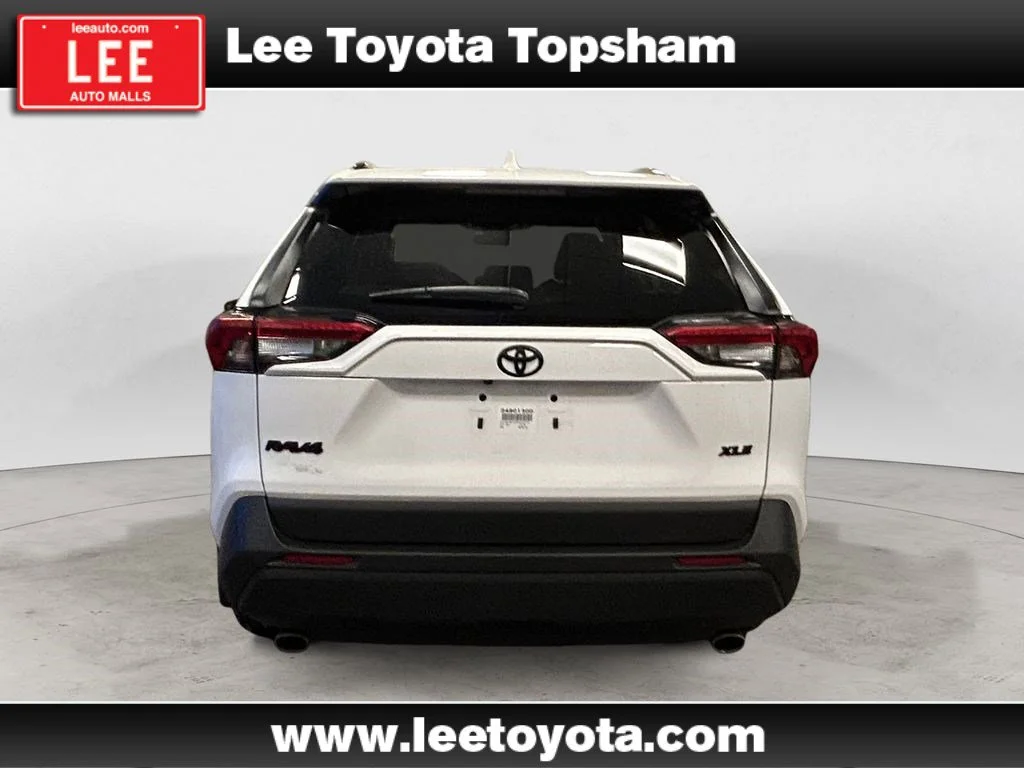 Used 2024 White Toyota XLE image 4