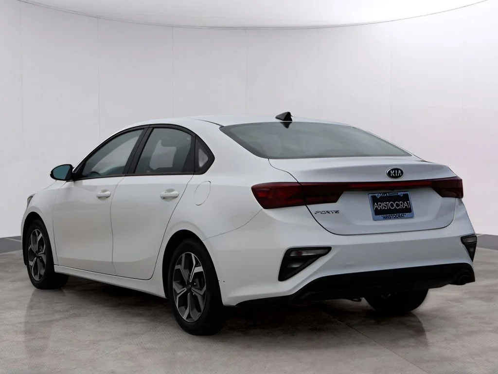 Used 2021 White Kia LXS image 5