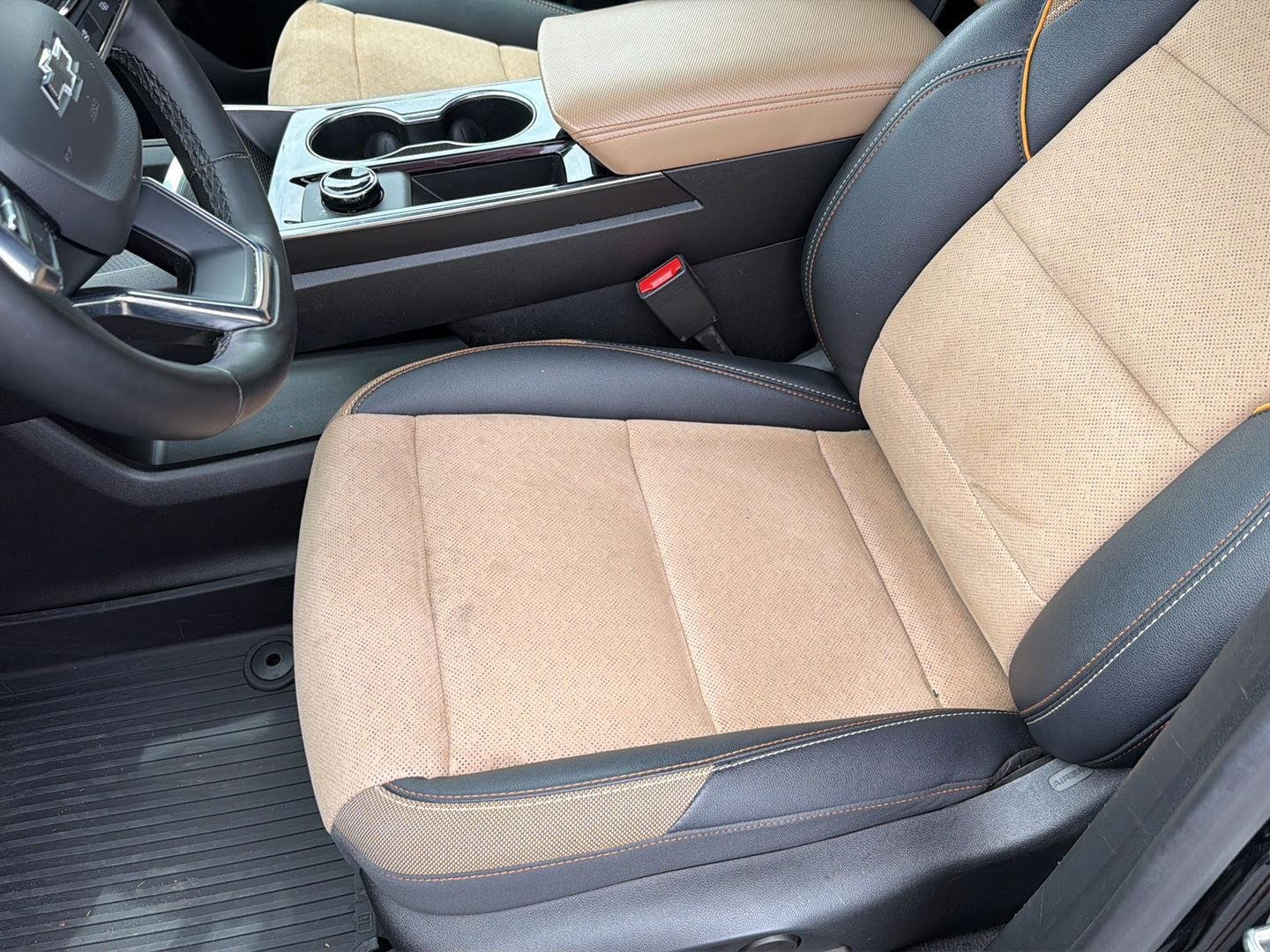 Used 2025 Mosaic Black Metallic Chevrolet FWD ACTIV image 31