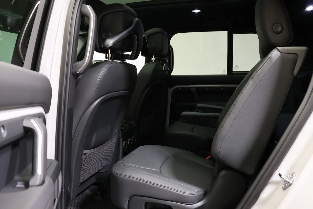 2026 Land Rover Defender X-Dynamic SE - Photo 35