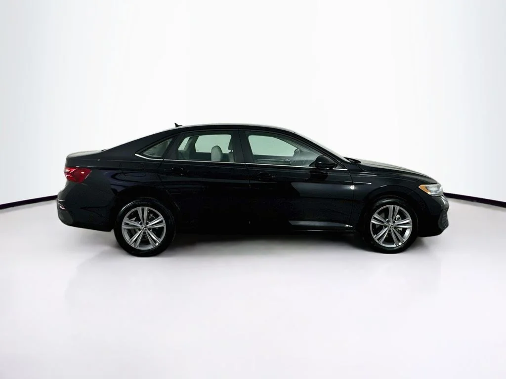 Used 2023 Deep Black Volkswagen 1.5T SE image 8