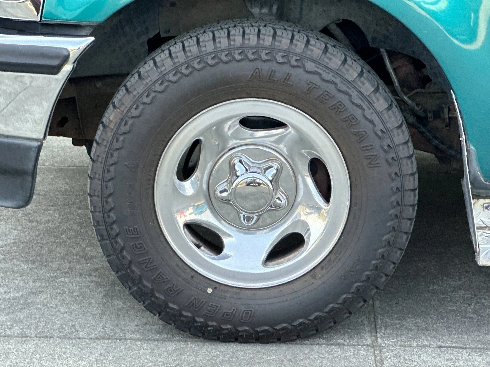 Used 1997 Teal Clearcoat Metallic Ford  image 20