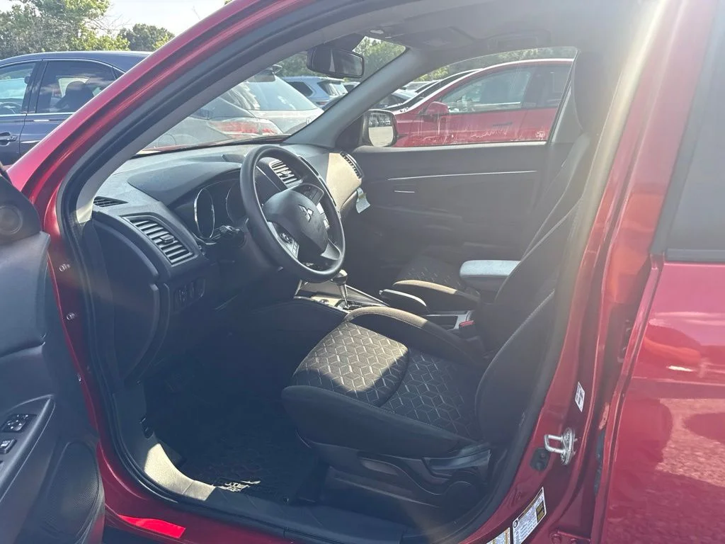 Used 2024 Red Mitsubishi 2.0 ES image 3