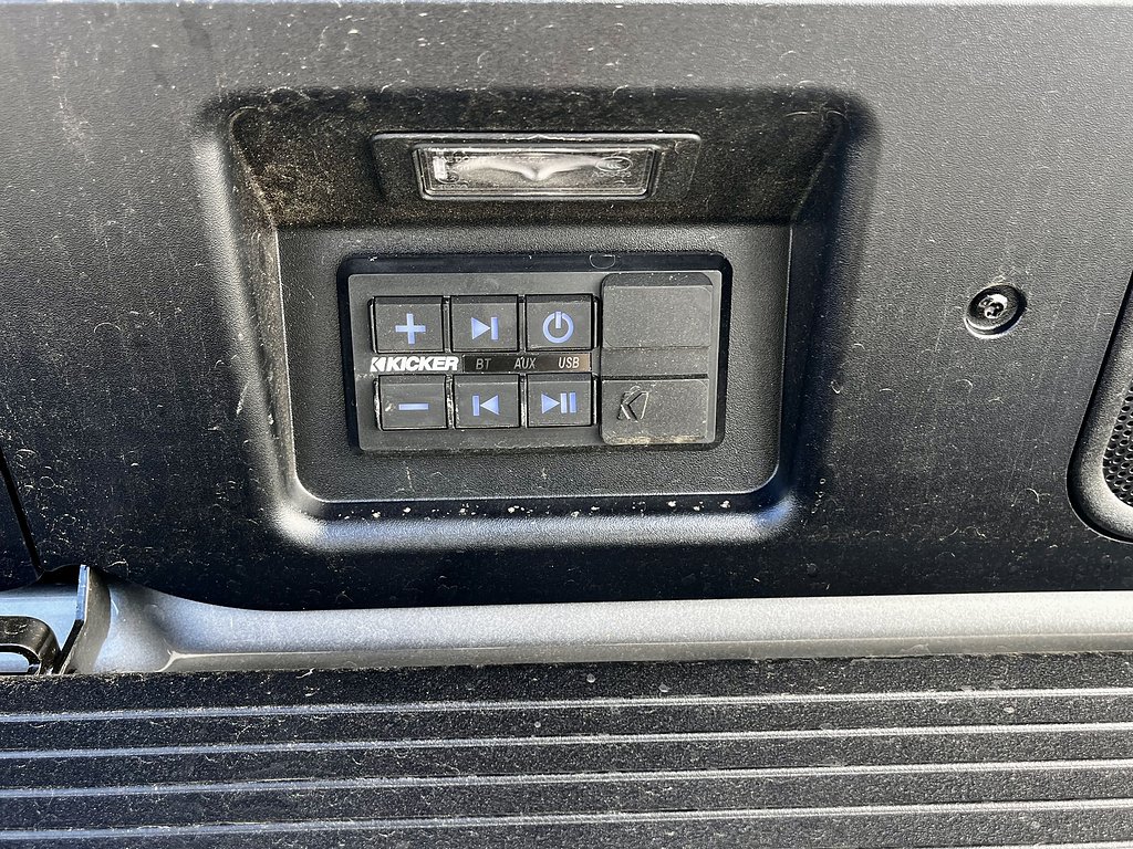 Used 2026 Sterling Metallic GMC AT4 image 6