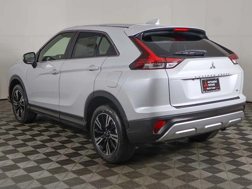 New 2026 White Mitsubishi SE 1.5T S-AWC image 9