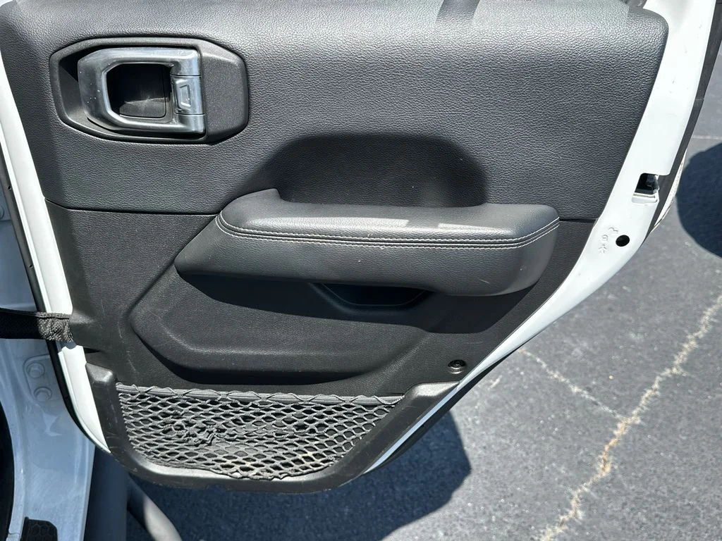 Used 2019 White Jeep Unlimited Sahara image 16
