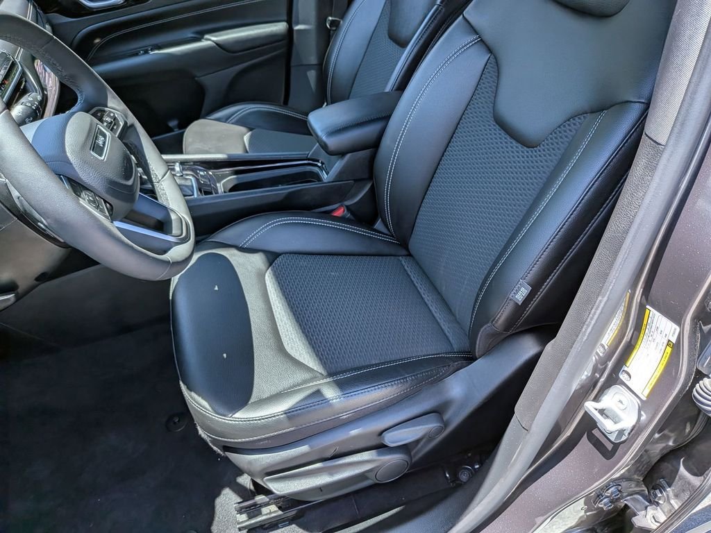 Used 2023 Gray Jeep Latitude image 20