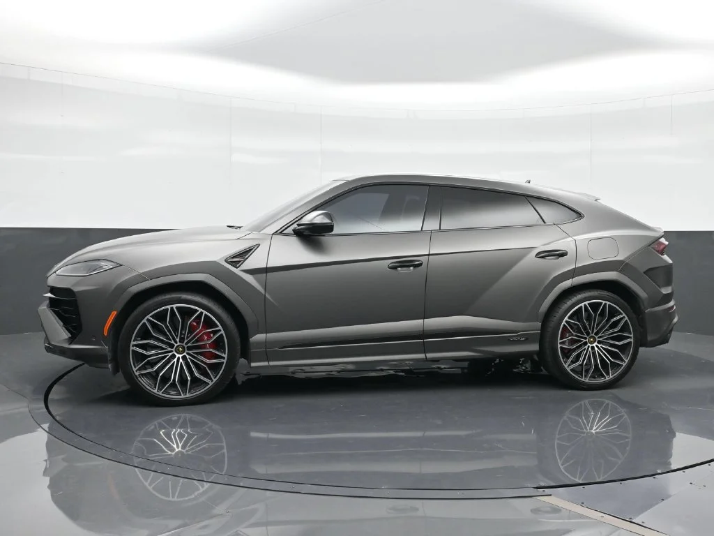 Used 2025 Gray Lamborghini SE image 5