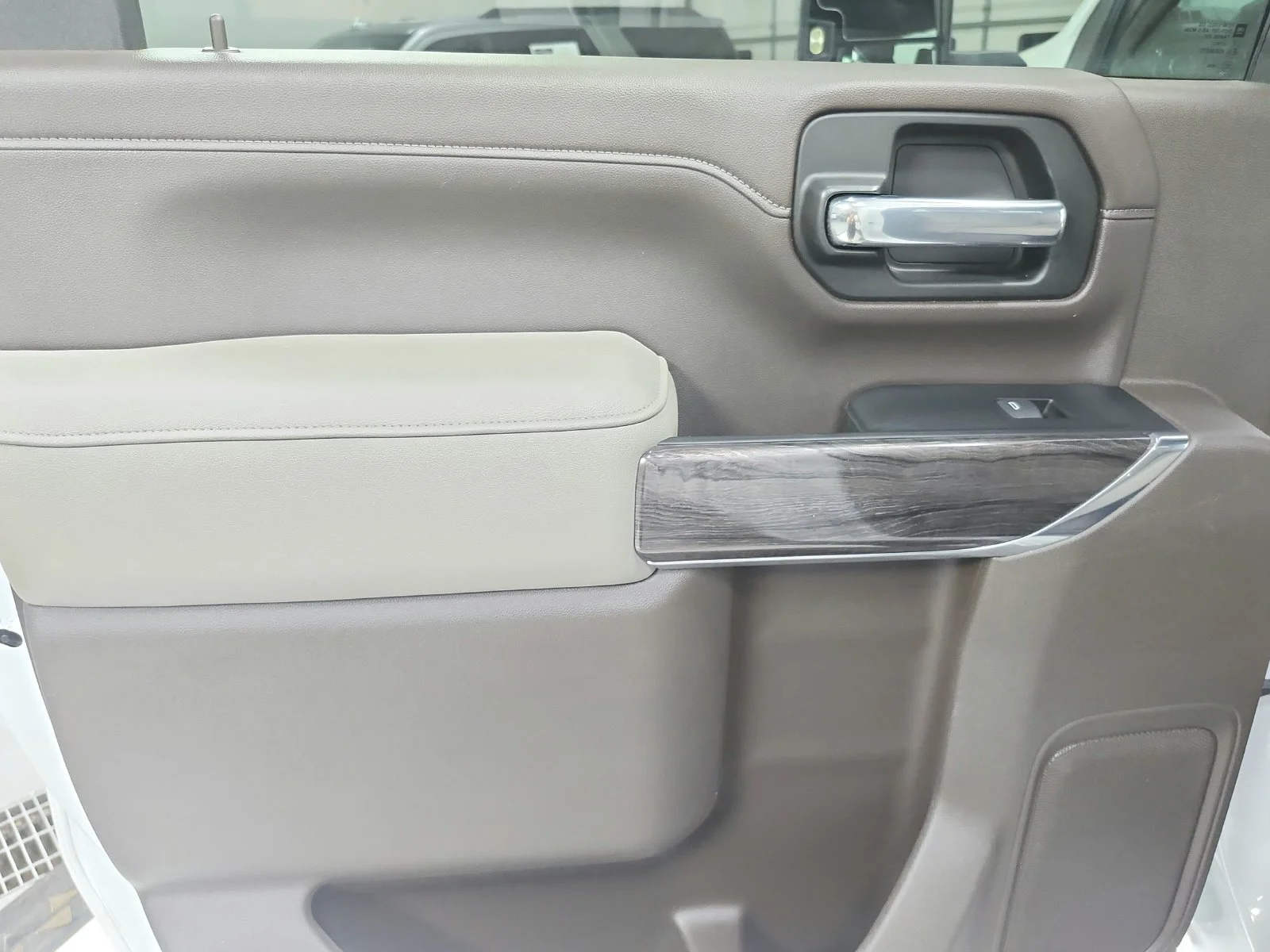 Used 2023 White Chevrolet LTZ image 39