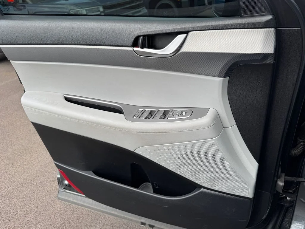 Used 2021 Gray Hyundai SEL image 18