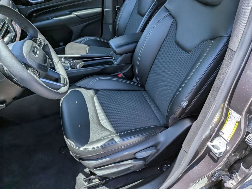 Used 2023 Gray Jeep Latitude image 20