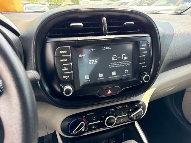 Used 2021 White Kia LX image 21