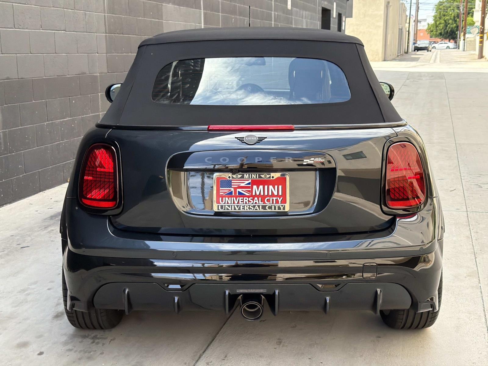 New 2026 0C6P Legend Grey Metallic MINI Iconic image 4