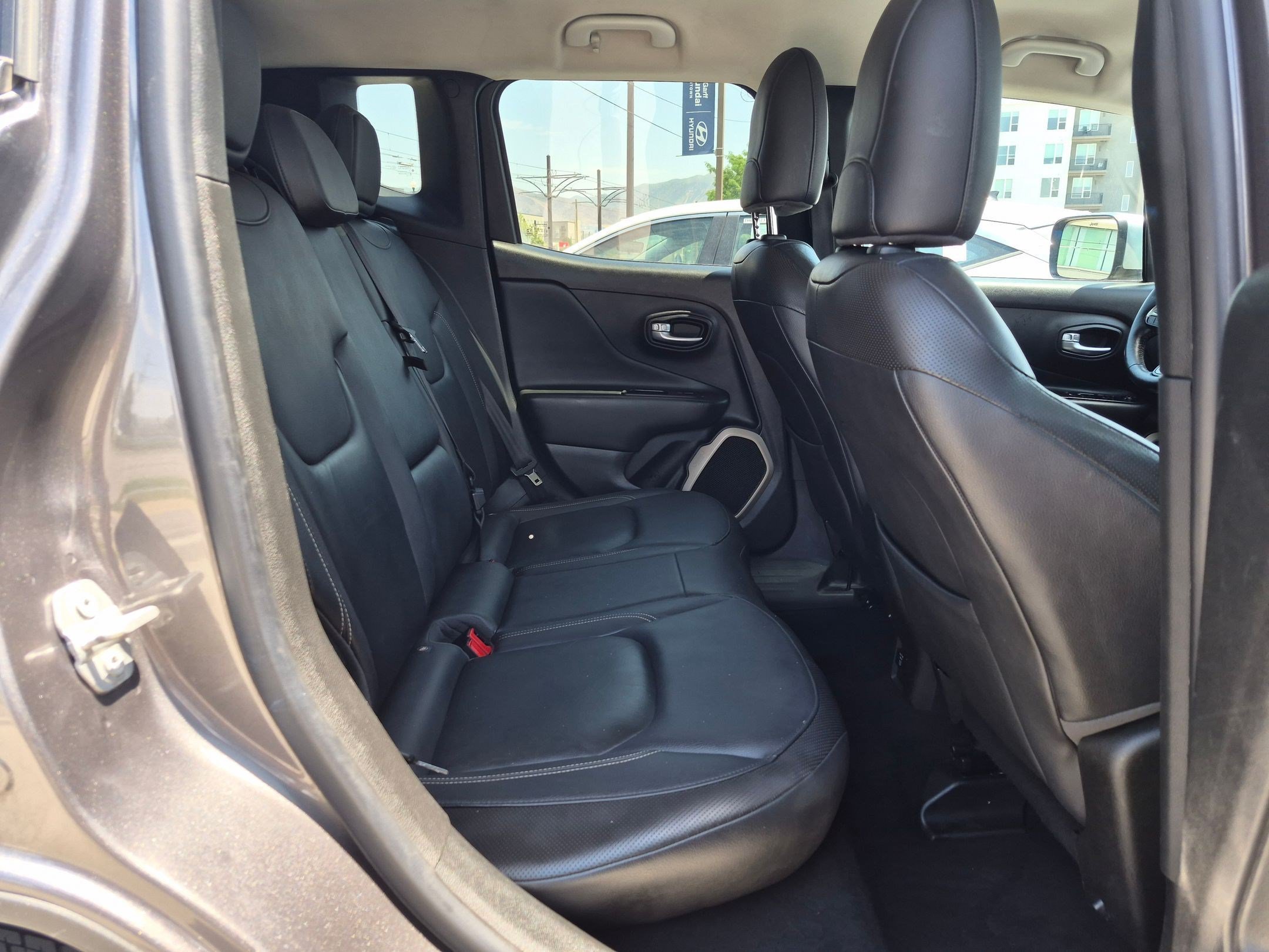 Used 2017 Granite Crystal Metallic Clearcoat Jeep Limited image 27