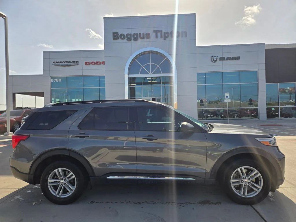 Used 2023 Gray Ford XLT image 2
