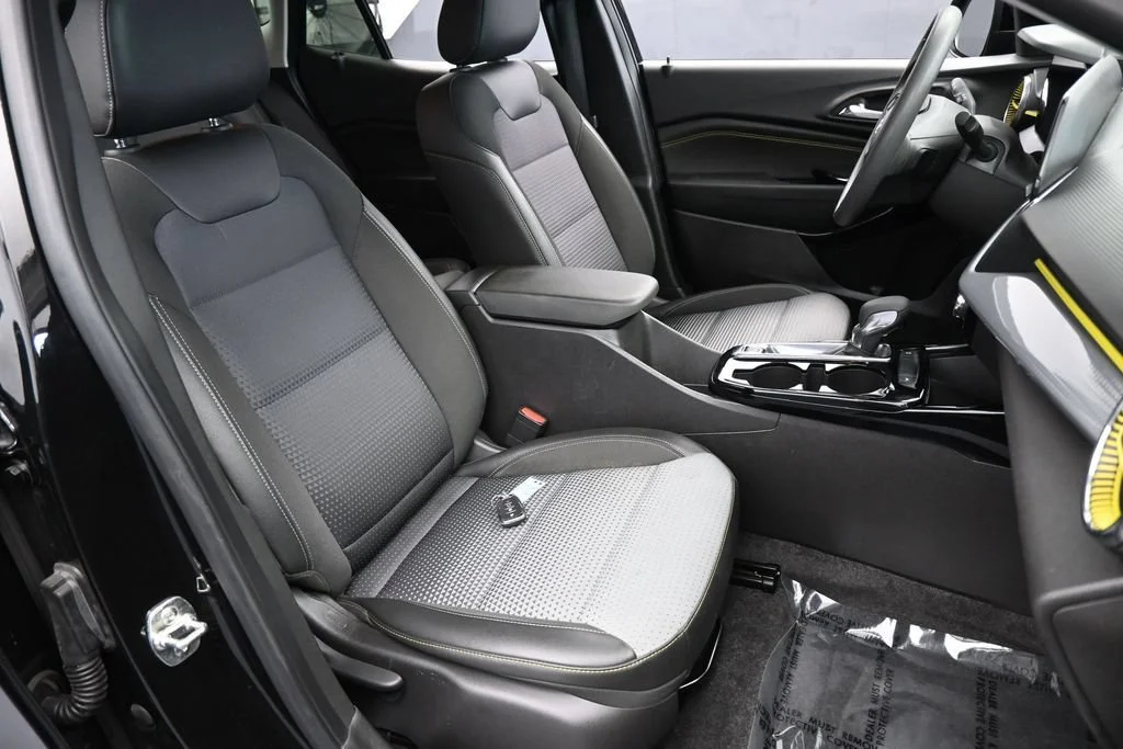 Used 2025 Mosaic Black Metallic Chevrolet LT image 42