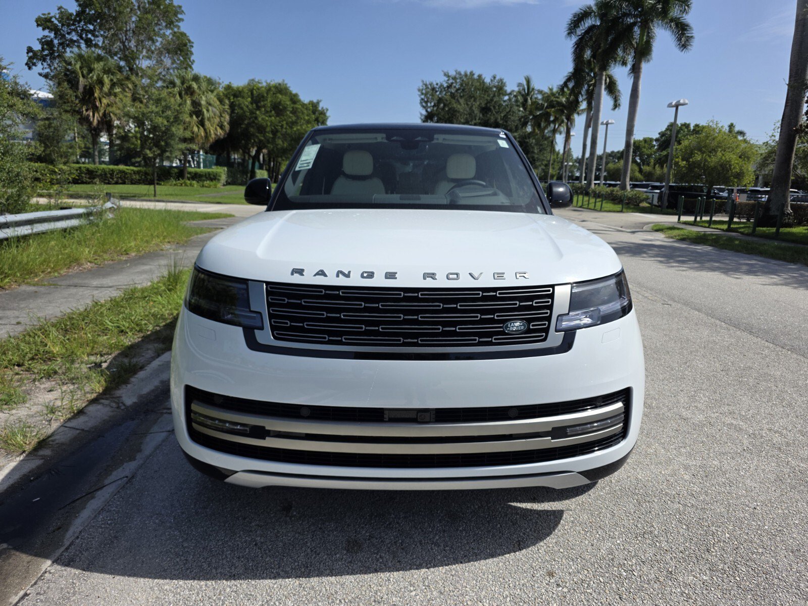 New 2026 Fuji White Land Rover P400 SE LWB 7 Seat image 8