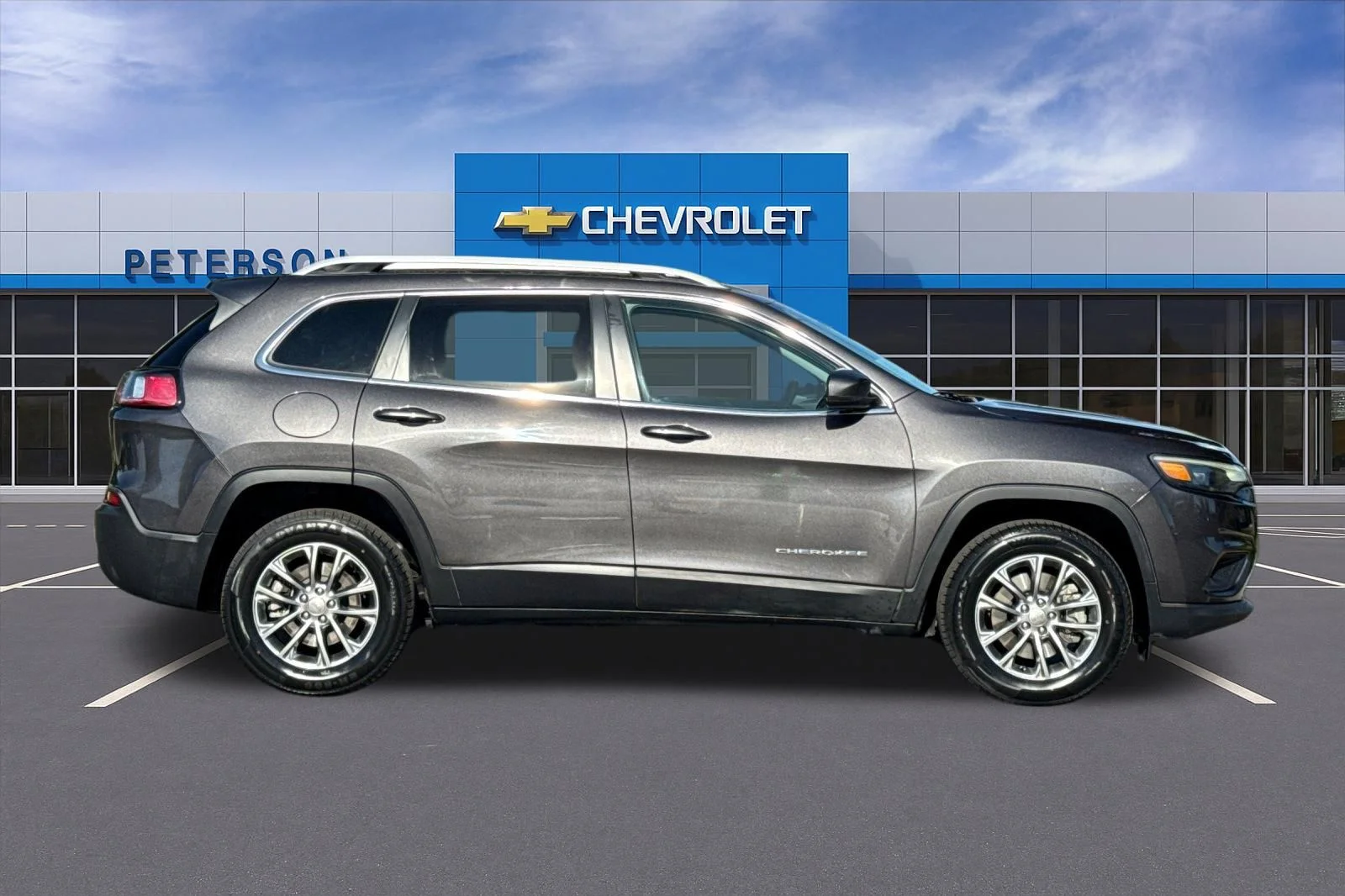 Used 2020 Gray Jeep Latitude Plus image 3