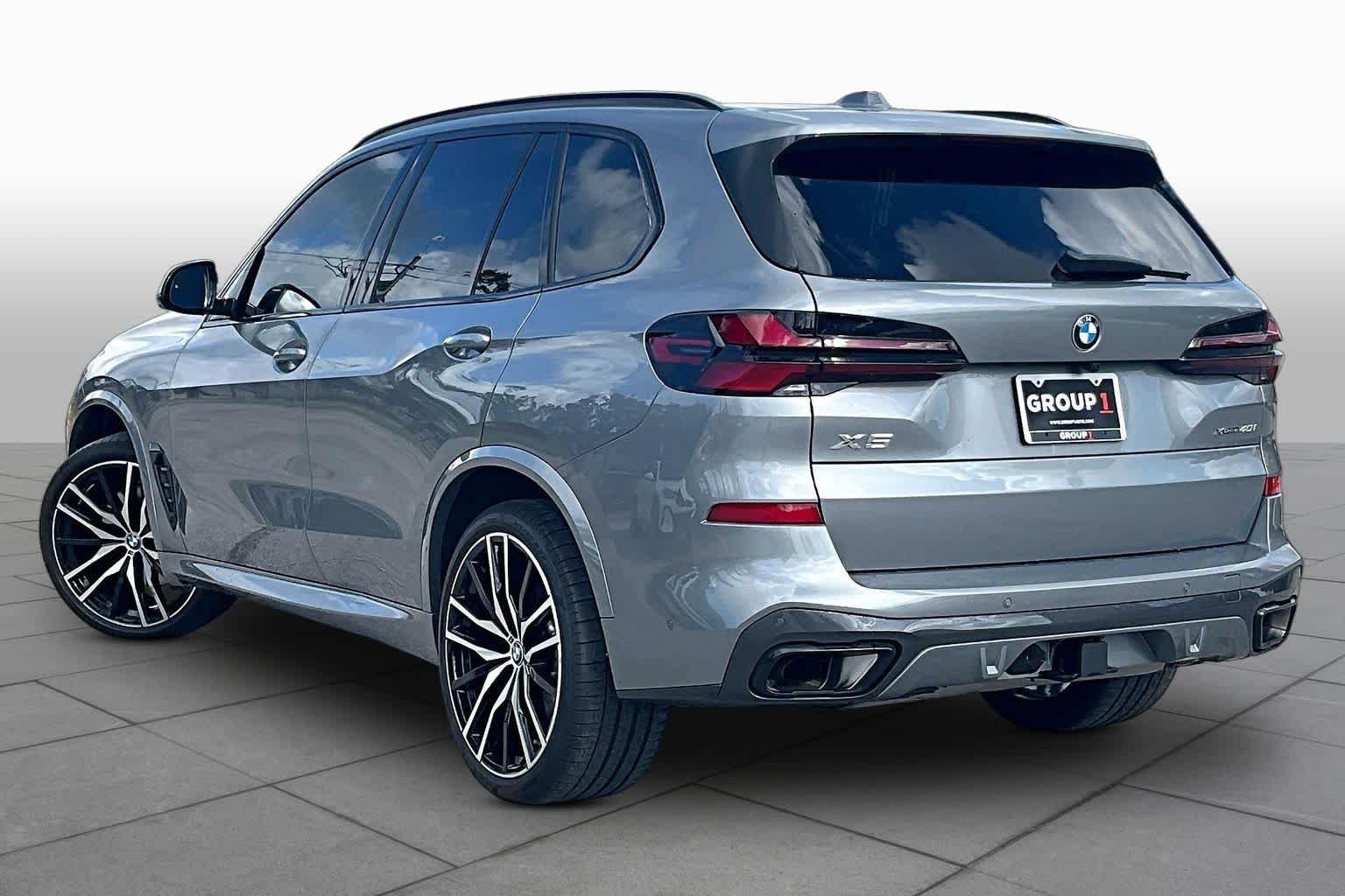Used 2026 Skyscraper Grey Metallic BMW xDrive40i image 11