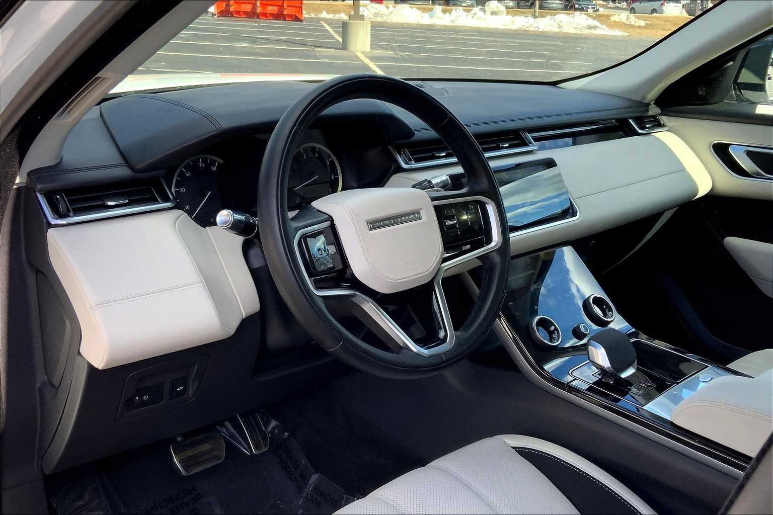 Used 2022 Fuji White Land Rover R-Dynamic S image 17