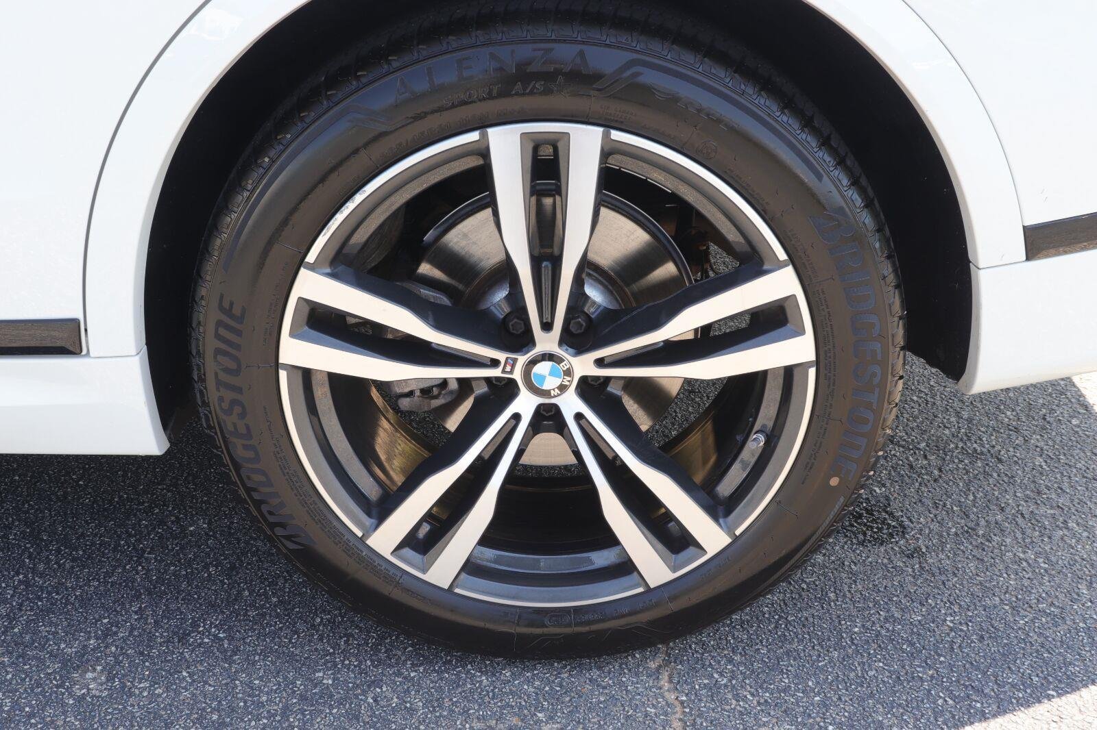 Used 2024 Alpine White BMW xDrive40i image 47