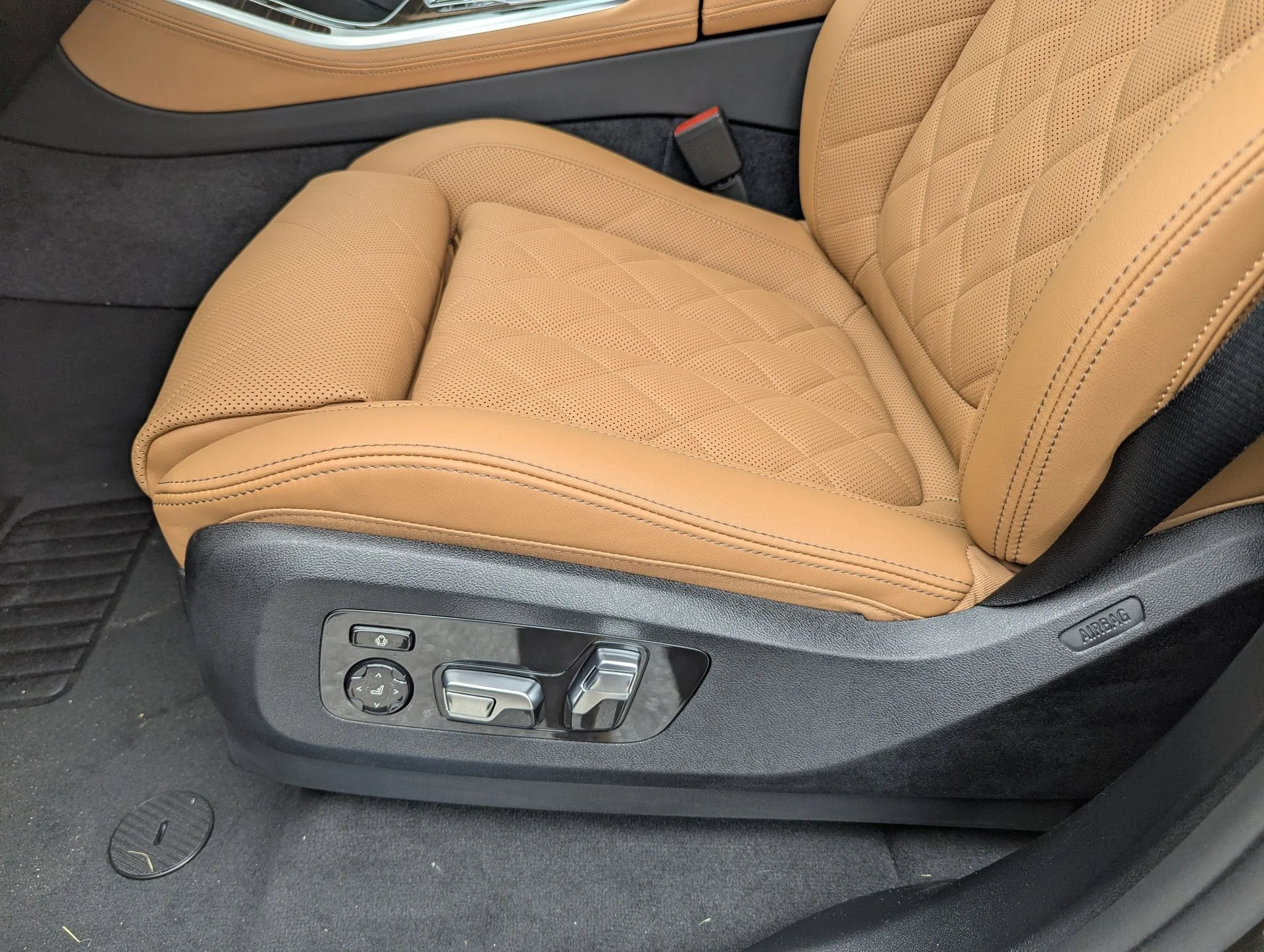 New 2026 Manhattan Green Metallic BMW xDrive50e image 18