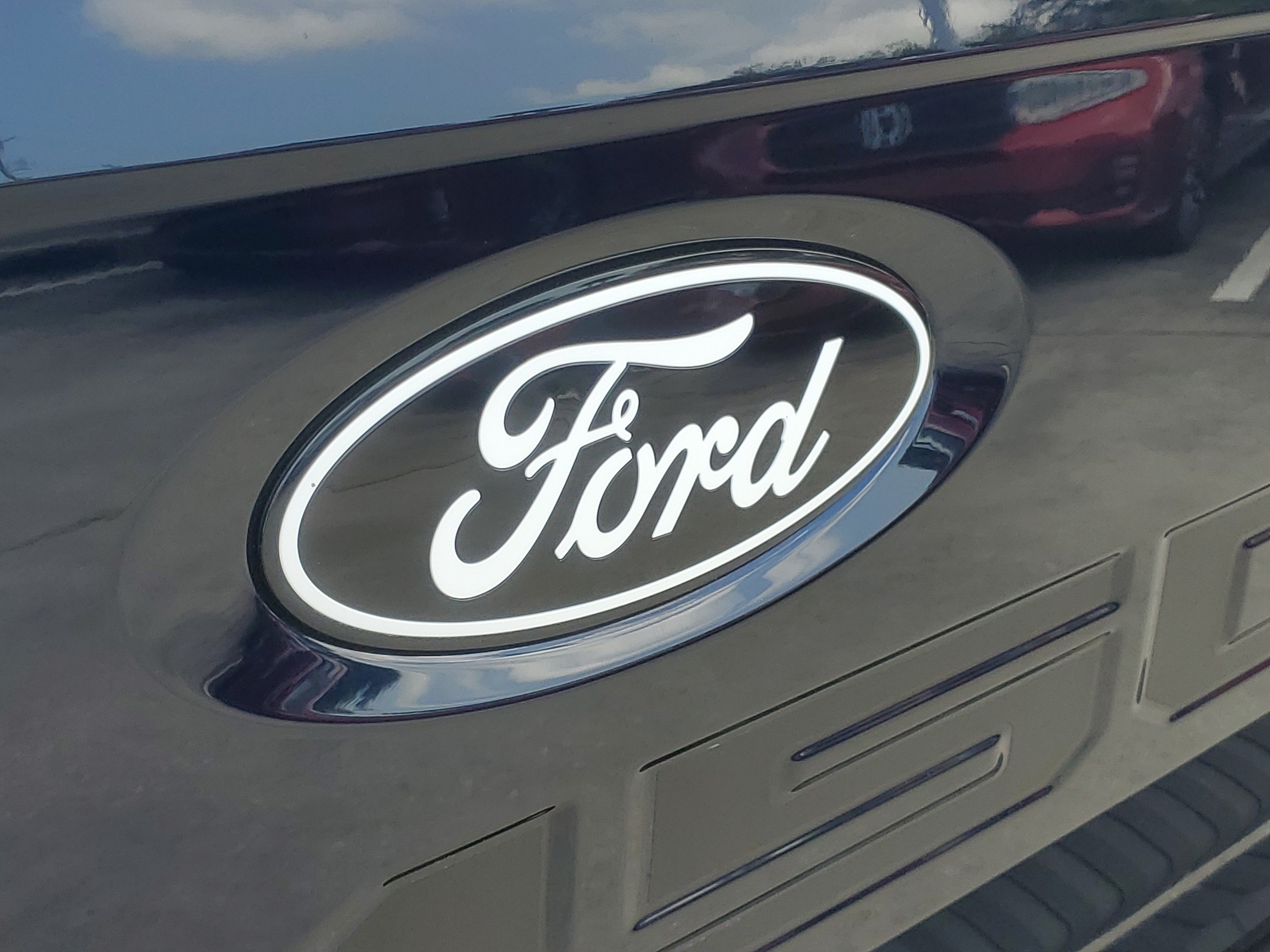 Used 2025 Antimatter Blue Metallic Ford LARIAT image 12