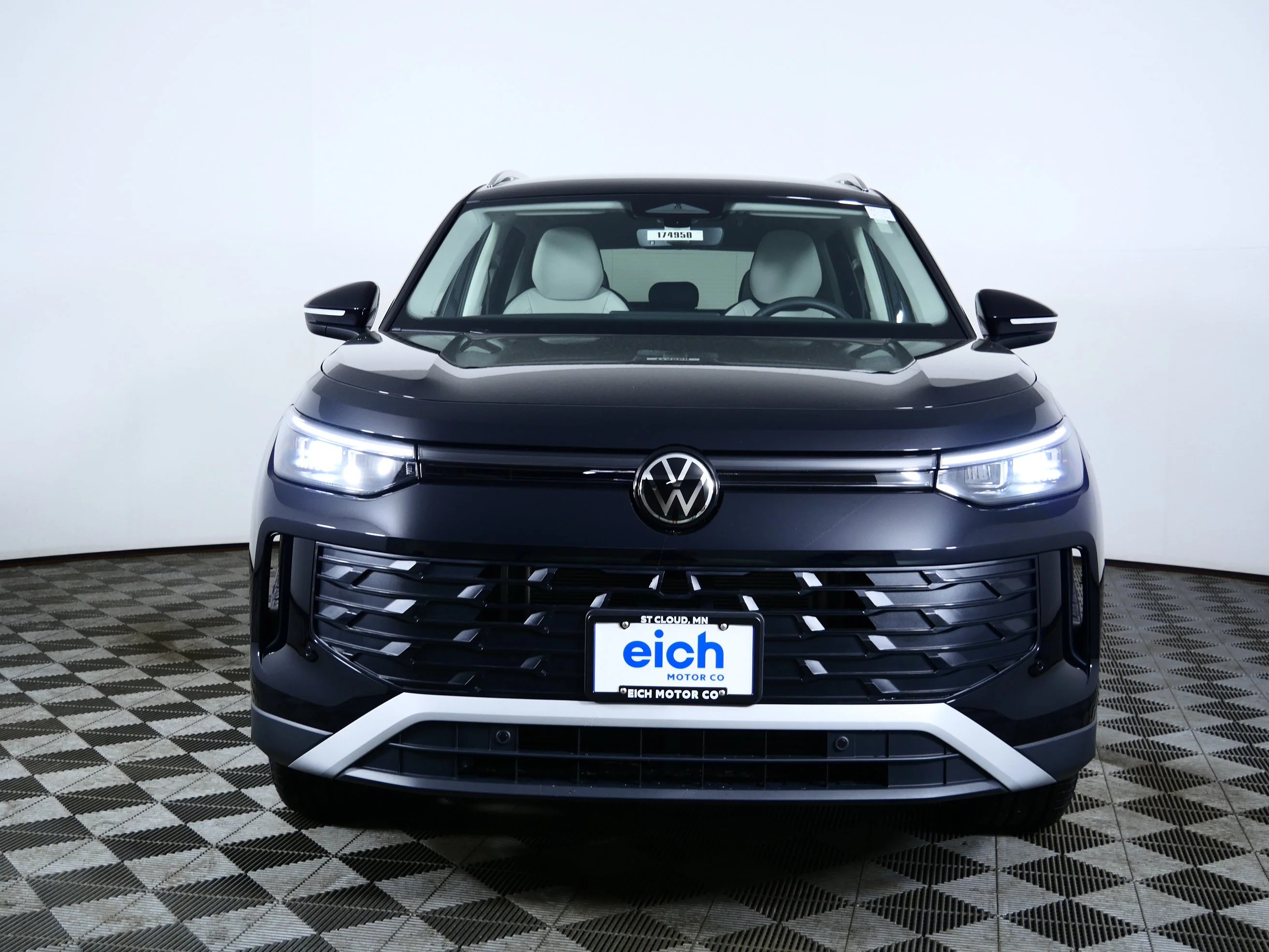 New 2026 Deep Black Pearl Volkswagen SE image 2