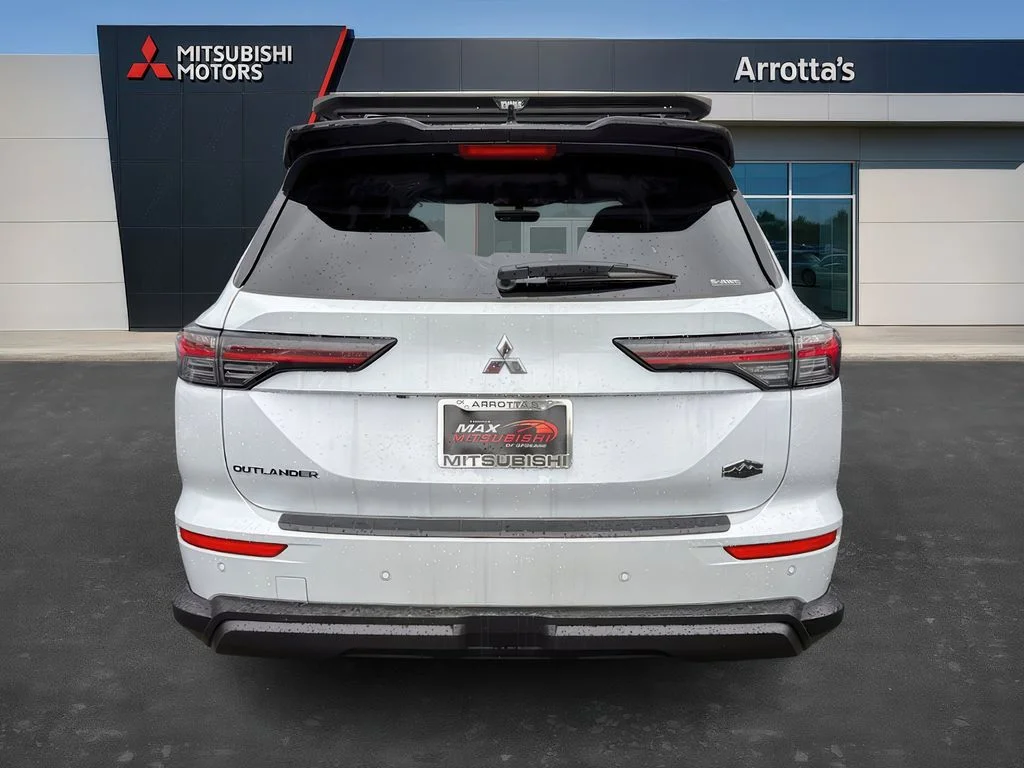 New 2026 White Diamond Mitsubishi LE image 5