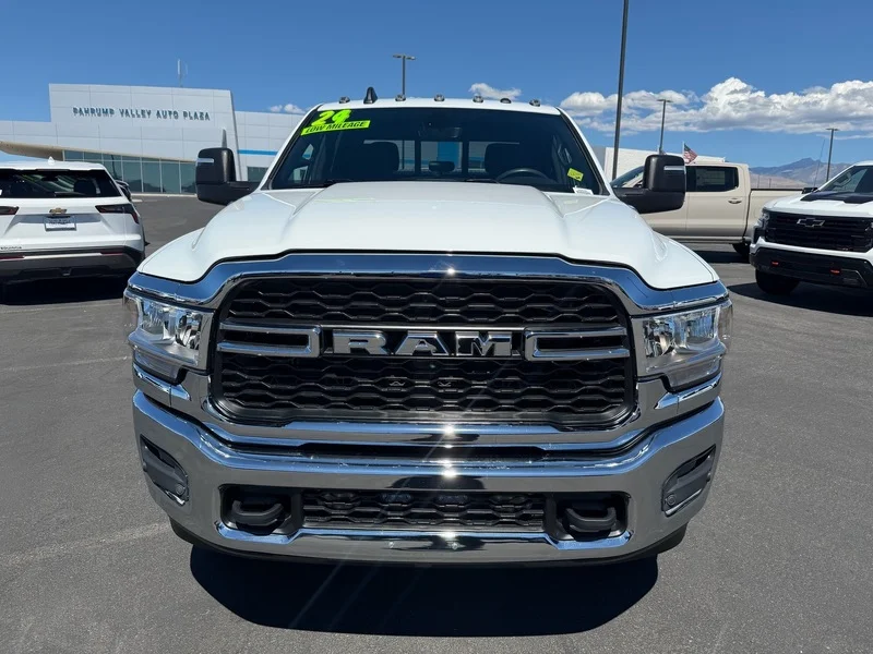 Used 2024 Bright White Clea Ram Tradesman image 8