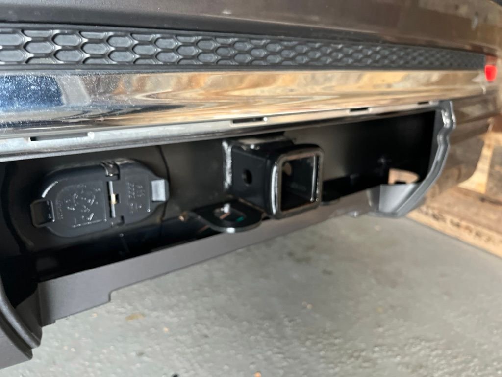 Used 2022 Gray Metallic Jeep Overland image 21