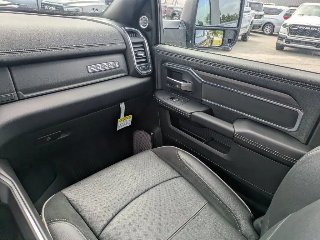 New 2026 Granite Crystal Metallic Clear-Coat Exterior Paint RAM Laramie image 20
