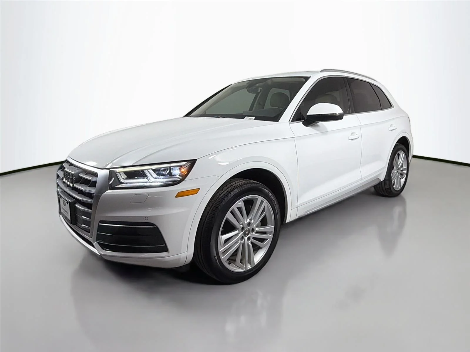 2018 Audi Q5 2.0T quattro S tronic Premium Plus's photo