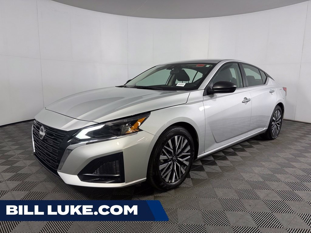 Used 2025 Silver Nissan 2.5 SV image 1