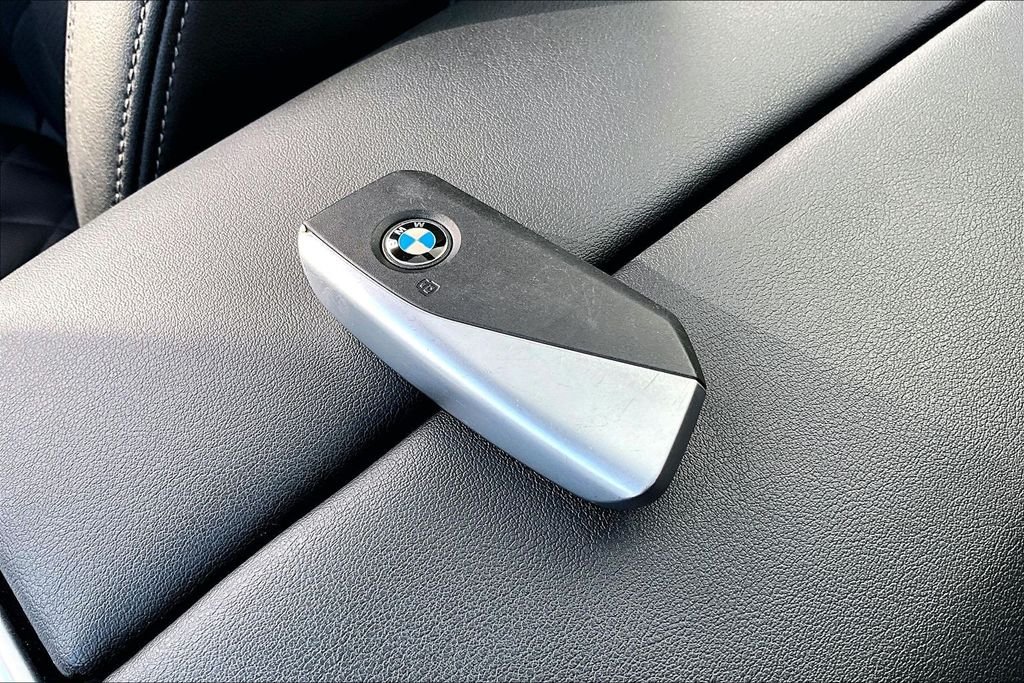 Used 2025 Black BMW sDrive40i image 10