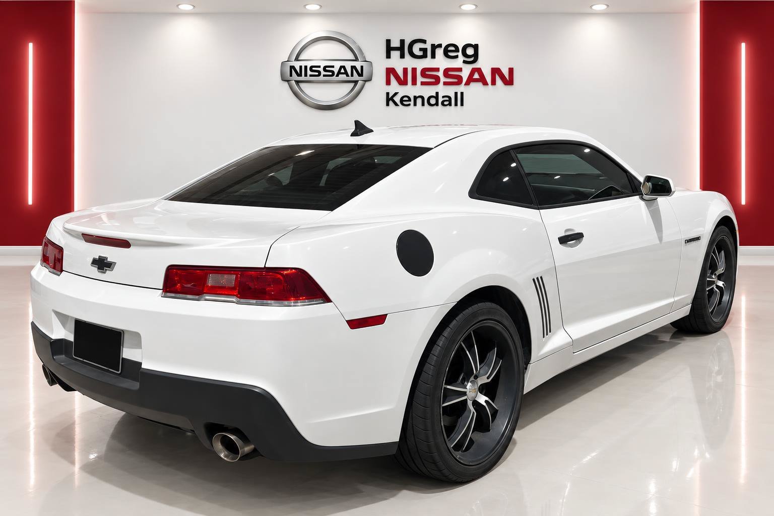 Used 2015 White Chevrolet 2LS image 4