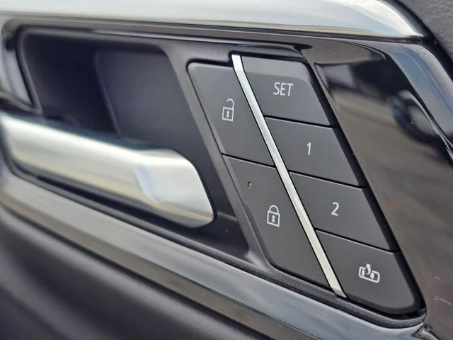 Used 2025 Beige Chevrolet Premier image 27