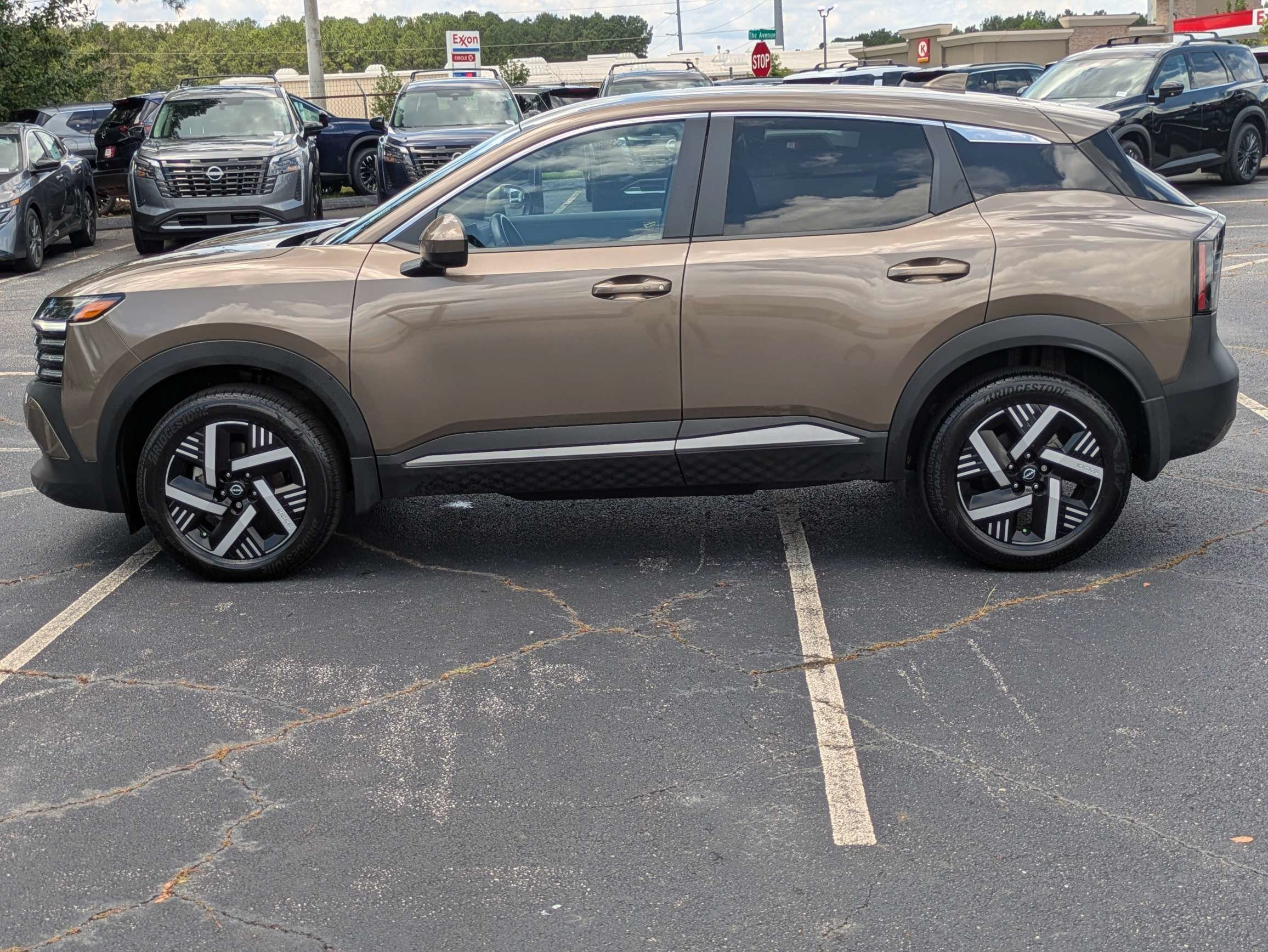 Used 2025 Brown Nissan SV image 6