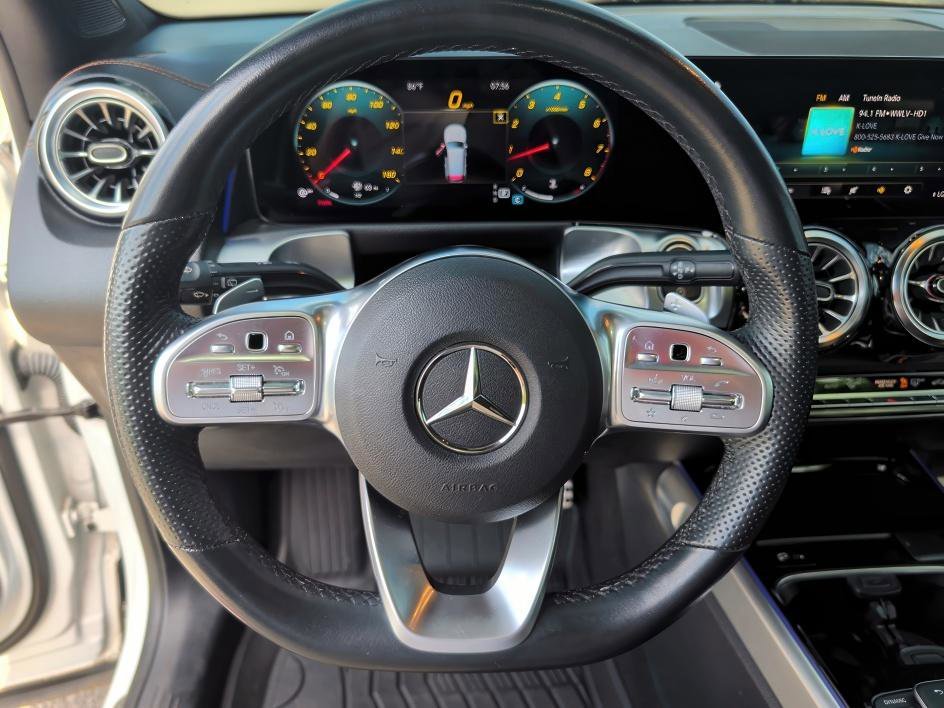 Used 2022 Digital White Metallic Mercedes-Benz GLB 250 image 18