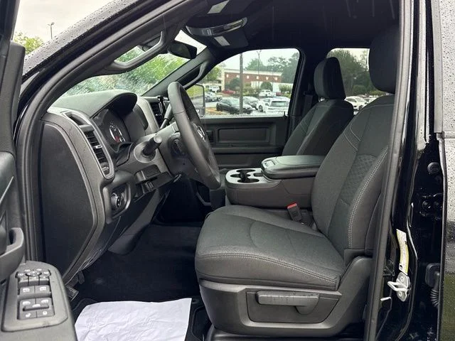 New 2026 Diamond Black Crystal Pearl-Coat Exterior Paint RAM Tradesman image 13