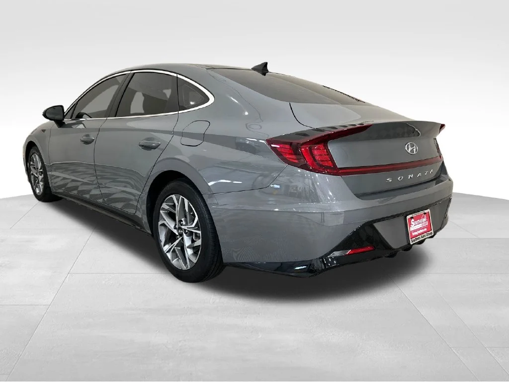 Used 2022 Gray Hyundai SEL image 3