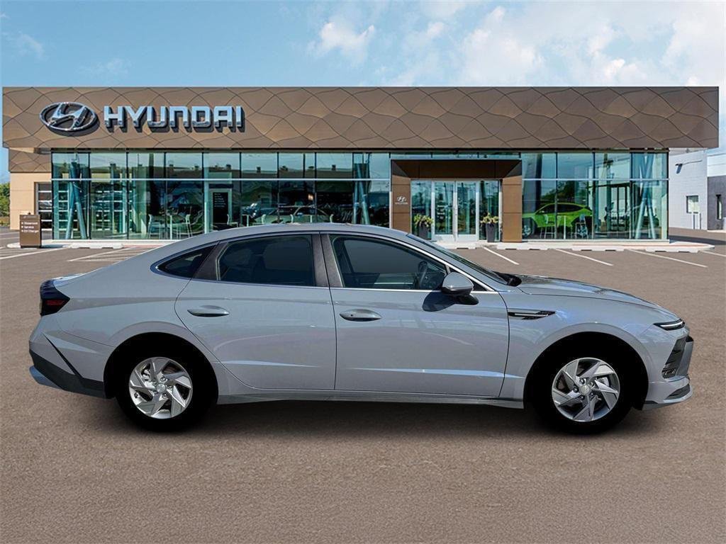 New 2026 Blue Hyundai SE image 9
