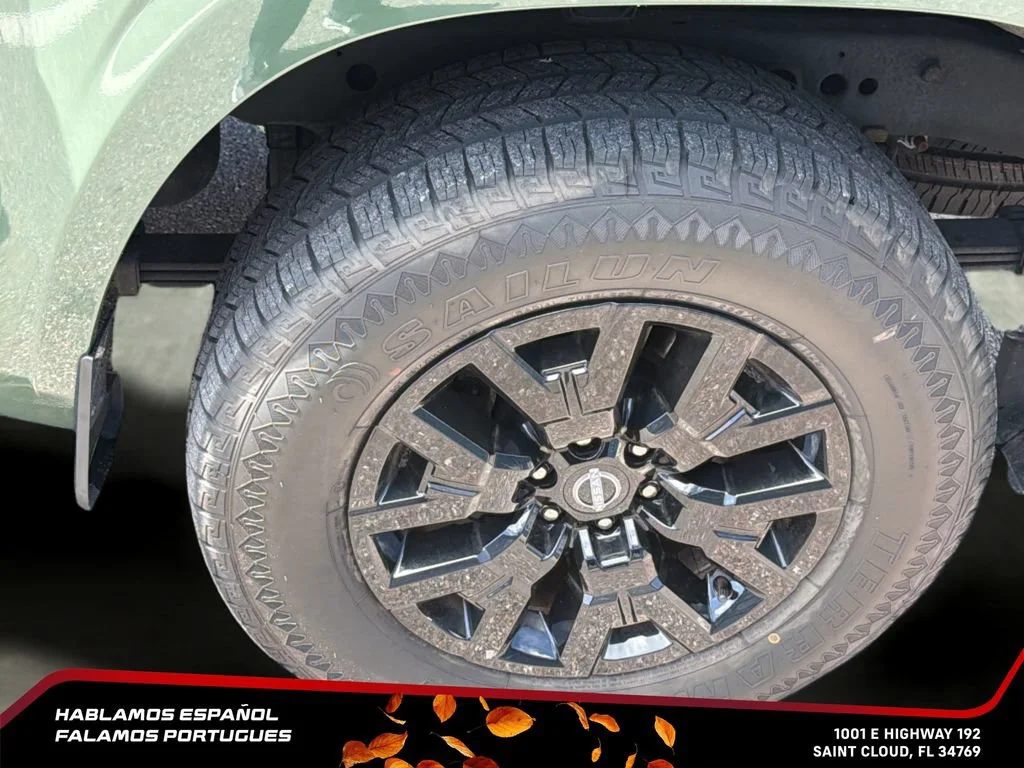 Used 2022 Green Nissan Crew Cab SV 4x4 image 32