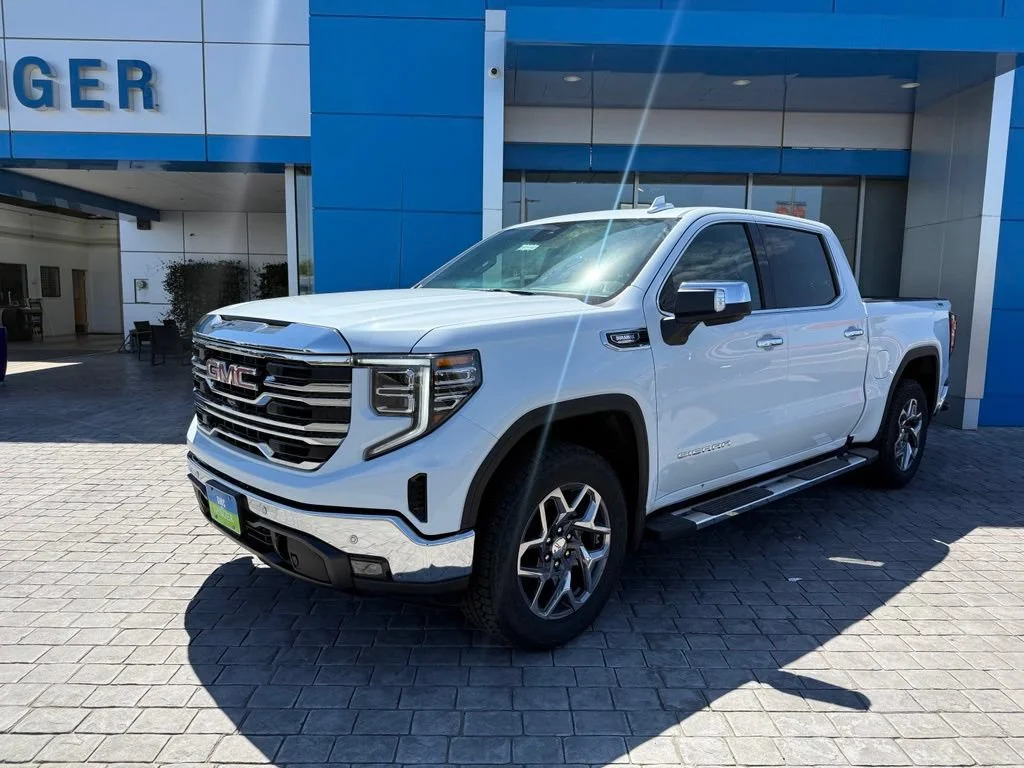 New 2026 Glacier White Tricoat GMC SLT image 4