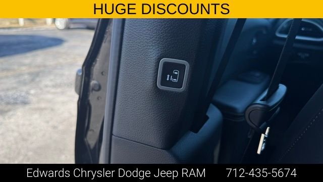 2026 Chrysler Pacifica Select - Photo 29