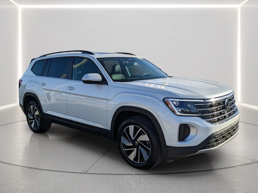 New 2026 White/off-white Volkswagen SE w/Technology image 10