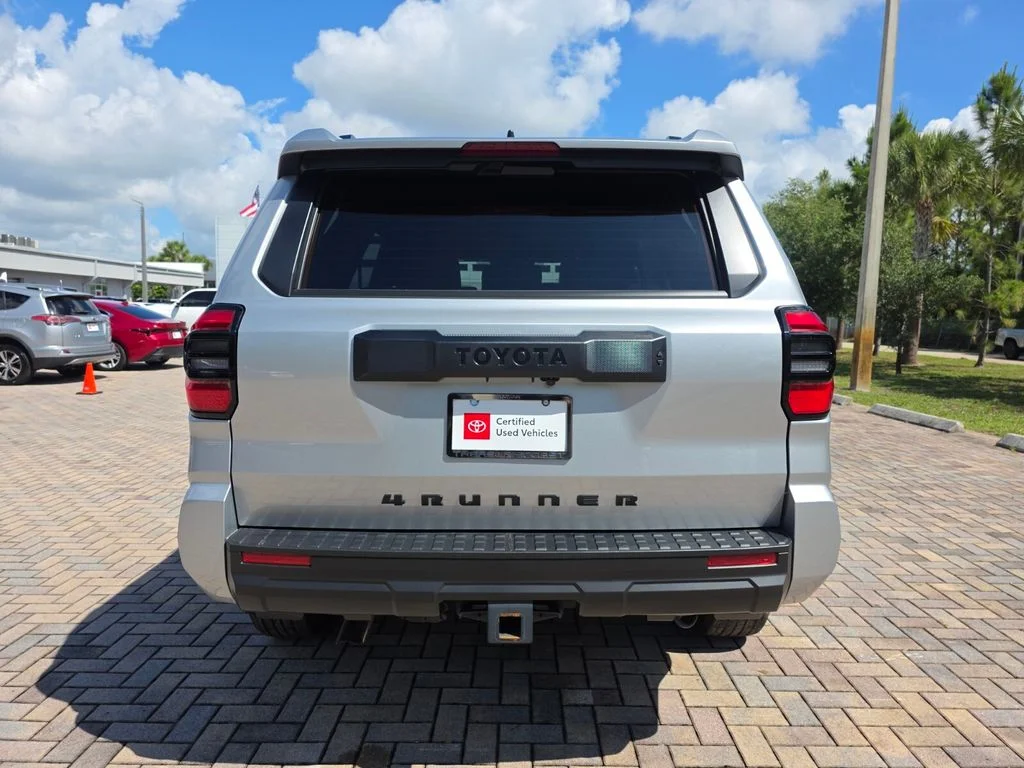 Used 2025  Toyota SR5 image 10