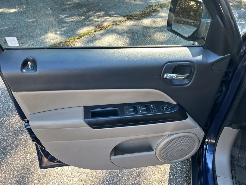 Used 2017 Blue Jeep Sport image 13