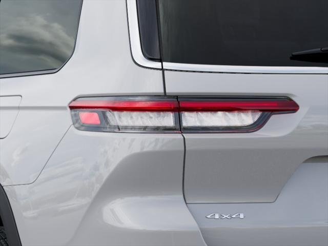 New 2025 Bright White Clear-Coat Exterior Paint Jeep Laredo X image 43